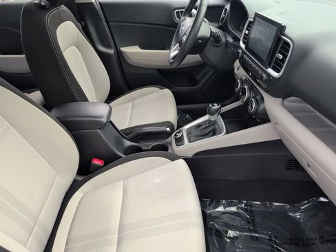 Used 2025 Hyundai Venue SEL FWD image 30