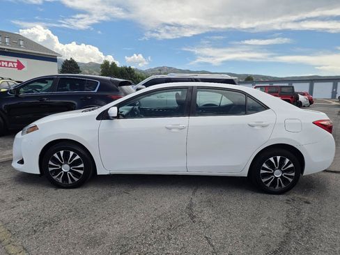 Used 2018 Toyota Corolla LE FWD image 2