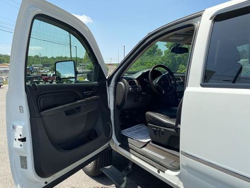 Used 2012 GMC Sierra 2500 Denali w/ Suspension Package, Off-Road AWD/4WD image 13