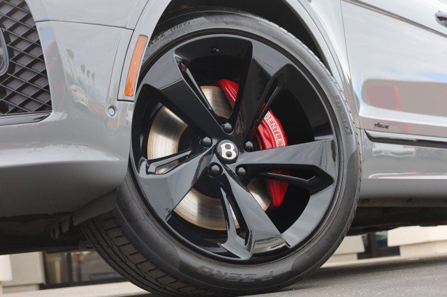 Used 2023 Bentley Bentayga AWD/4WD image 59