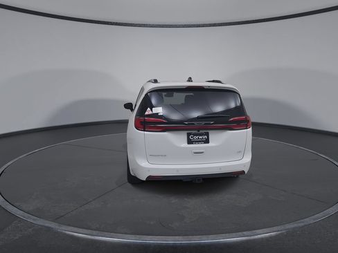 New 2027 Chrysler Pacifica Pinnacle w/ Theater Group AWD/4WD image 12