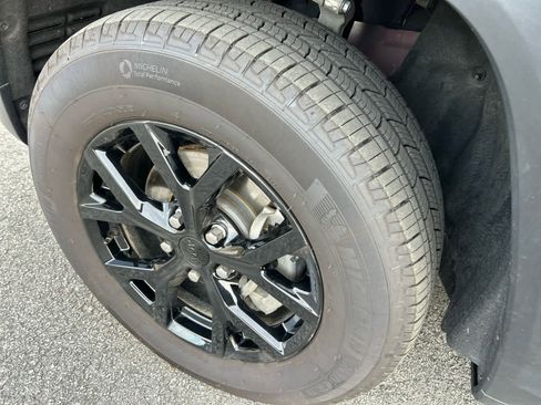 Used 2025 Jeep Grand Cherokee Laredo AWD/4WD image 16