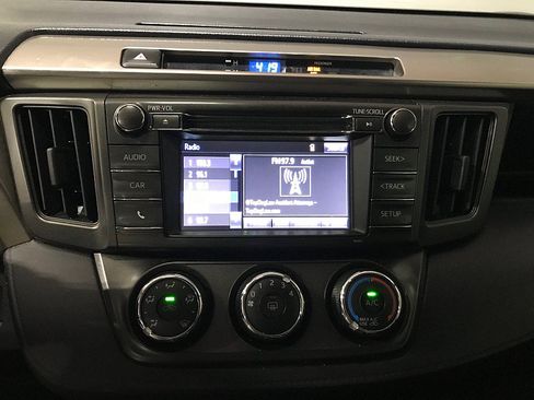 Used 2015 Toyota RAV4 LE FWD image 27