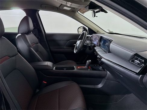 Certified 2025 Nissan Kicks SR image 25