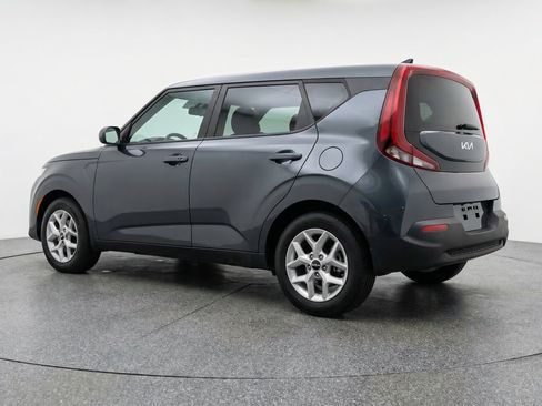 Used 2025 Kia Soul LX w/ LX Technology Package FWD image 6