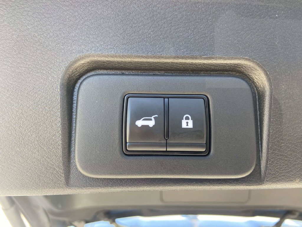 Used 2025 Nissan Rogue SV AWD/4WD image 10