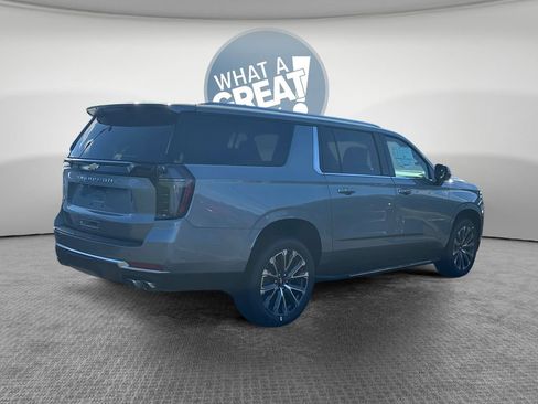 New 2025 Chevrolet Suburban High Country AWD/4WD image 3