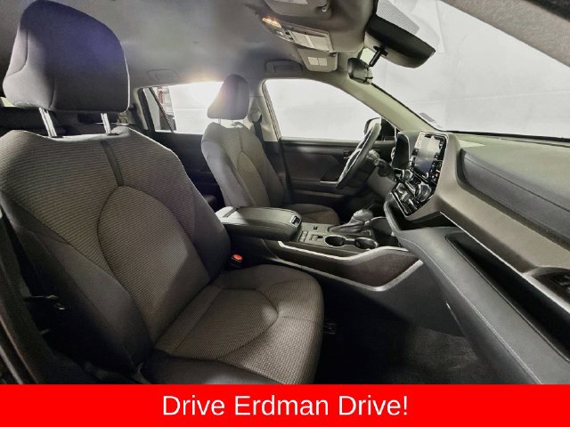 Used 2022 Toyota Highlander LE FWD image 24
