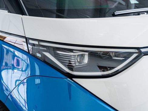 Used 2025 Volkswagen ID. Buzz 1st Edition image 17