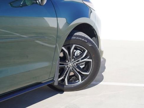 Used 2025 Toyota Sienna Platinum image 8