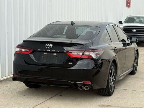 Used 2022 Toyota Camry SE FWD image 4