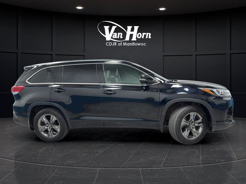 Used 2017 Toyota Highlander Limited Platinum AWD/4WD image 8