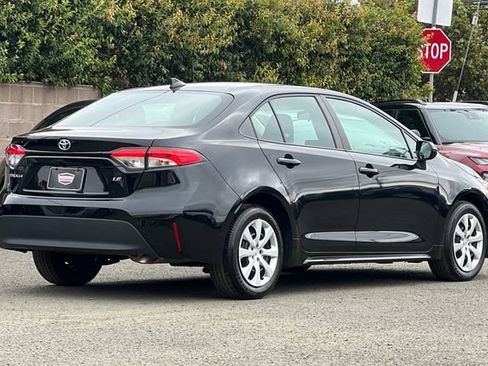 Used 2025 Toyota Corolla LE FWD image 5