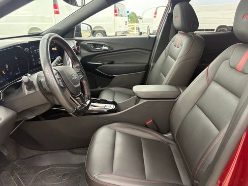 Used 2024 Chevrolet Trax RS w/ Sunroof Package FWD image 12