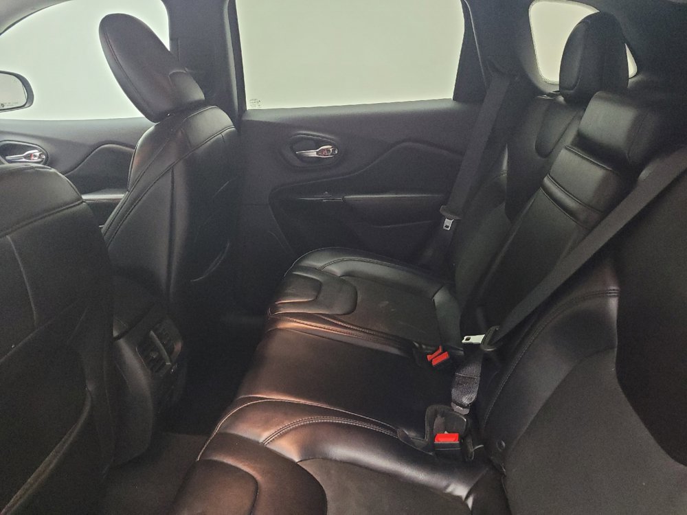 Used 2019 Jeep Cherokee Latitude Plus AWD/4WD image 18