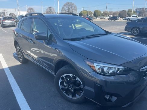 Used 2021 Subaru Crosstrek 2.0i Premium image 3