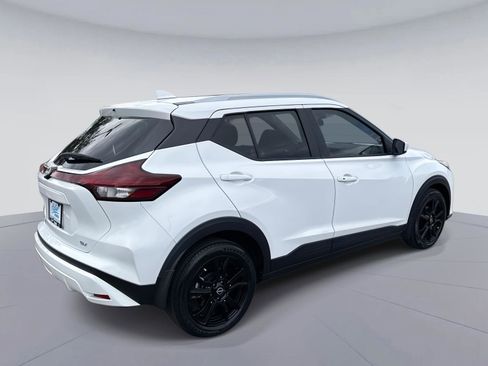 Used 2023 Nissan Kicks SV image 4