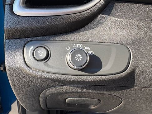 Used 2020 Chevrolet Trax LT w/ LT Convenience Package image 12