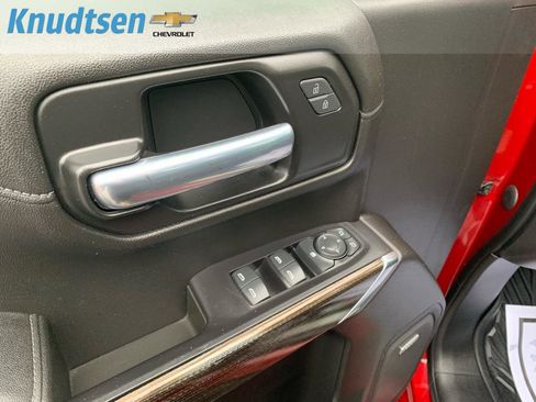 Used 2021 Chevrolet Silverado 1500 LT Trail Boss w/ Convenience Package II image 2