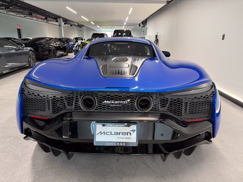 Used 2024 McLaren Artura RWD image 3