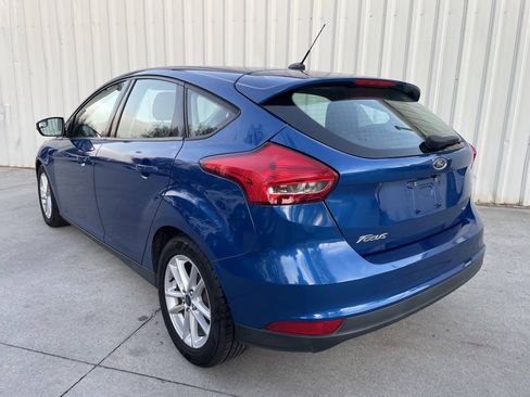 Used 2018 Ford Focus SE w/ Cold Weather Package FWD image 5
