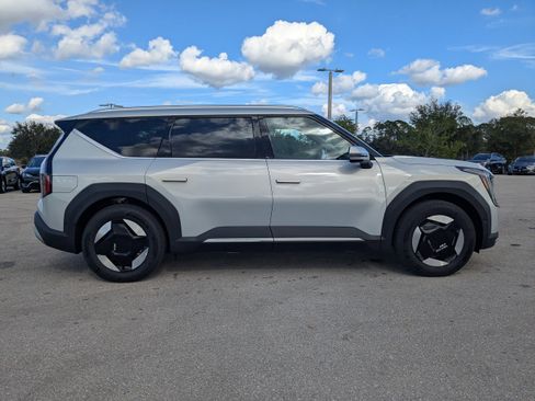 New 2026 Kia EV9 Wind image 4