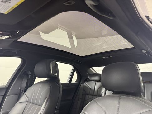 Used 2025 BMW 740i xDrive image 27