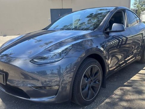 Used 2023 Tesla Model Y Long Range AWD/4WD image 9