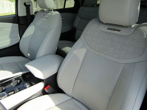 Used 2025 Ford Explorer Platinum w/ Ultimate Package image 31