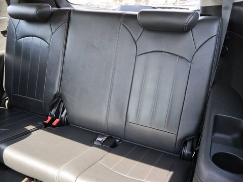 Used 2014 Chevrolet Traverse LTZ FWD image 14