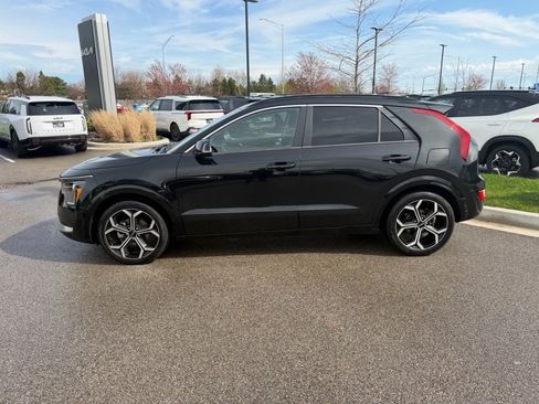 Used 2023 Kia Niro EX Touring FWD image 3