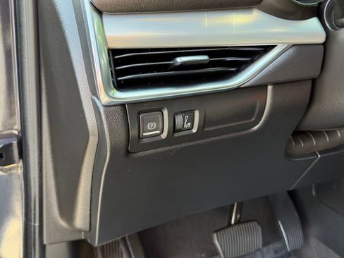 Used 2023 Cadillac XT4 Premium Luxury AWD/4WD image 15