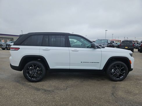 New 2025 Jeep Grand Cherokee Limited image 2