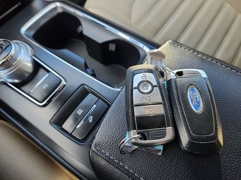 Used 2019 Ford Fusion SE image 46
