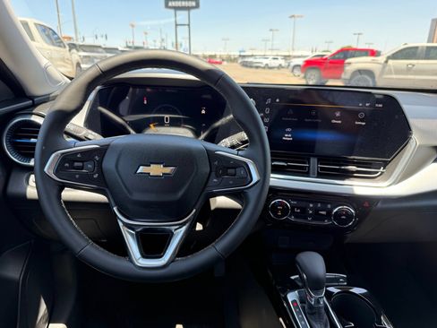 New 2026 Chevrolet Trax LT w/ LT Convenience Package FWD image 16