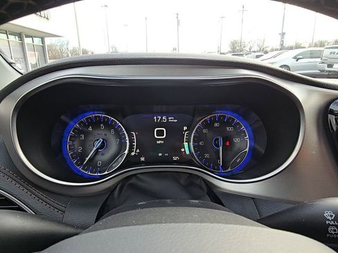 New 2026 Chrysler Pacifica Pinnacle image 19