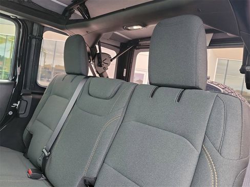 Used 2025 Jeep Wrangler Willys image 14