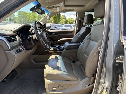 Used 2019 Chevrolet Tahoe LT w/ LT Signature Package image 16
