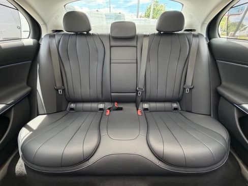 Used 2024 Mercedes-Benz E 350 4MATIC Sedan image 17