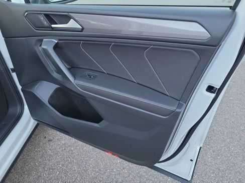Certified 2022 Volkswagen Tiguan SE image 34