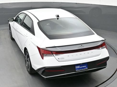 Certified 2025 Hyundai Elantra Sport image 29
