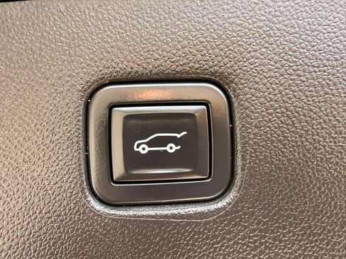 Used 2020 Chevrolet Blazer LT FWD image 38