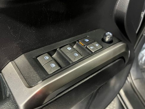 Used 2020 Toyota Tacoma SR5 image 24