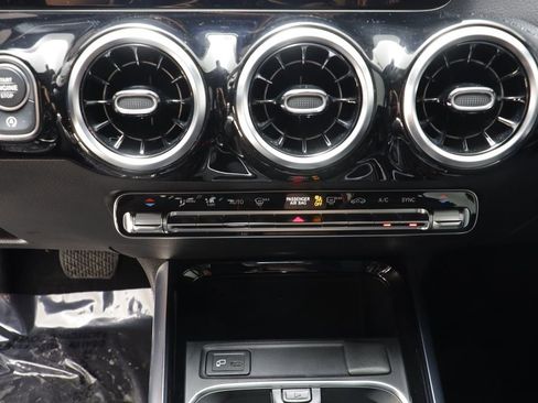 Used 2022 Mercedes-Benz GLA 250 4MATIC image 11