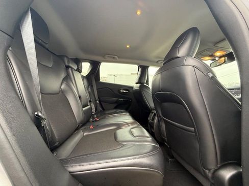 Used 2021 Jeep Cherokee Latitude Plus image 10