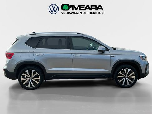 Used 2023 Volkswagen Taos SE w/ Panoramic Sunroof Package AWD/4WD image 6