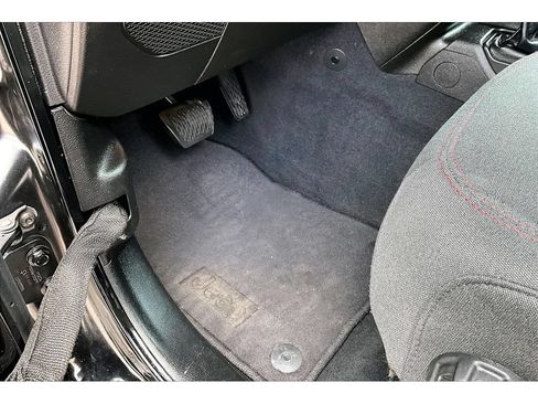 Used 2025 Jeep Wrangler Unlimited Rubicon AWD/4WD image 30