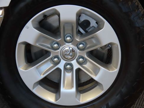 Used 2024 RAM 1500 Laramie AWD/4WD image 9
