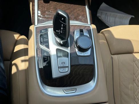 Used 2020 BMW 750i xDrive w/ Executive Package AWD/4WD image 27