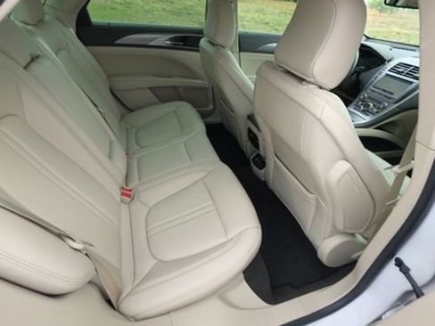 Used 2020 Lincoln MKZ w/ Convenience Package image 28